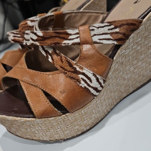 Patterned Brown and Tan Wedge Sandals - Picture 6 of 8